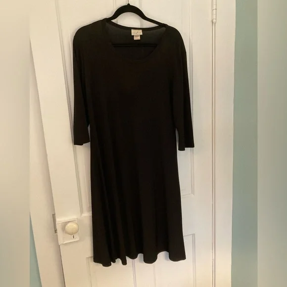 Caribe Black Dress - Picture 5 of 8